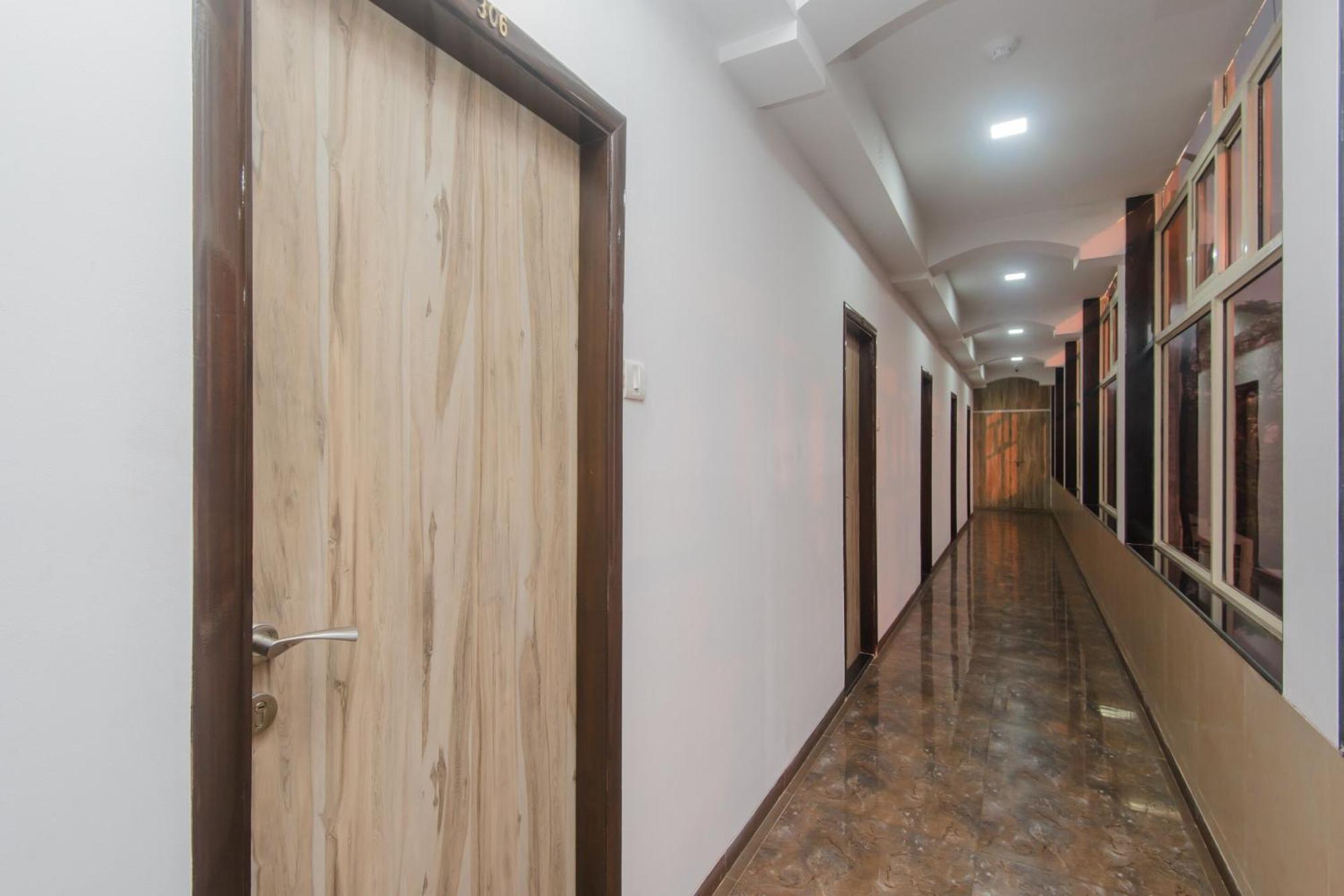 Super Hotel O Divine Residency Near Phoenix Marketcity Bombay Extérieur photo